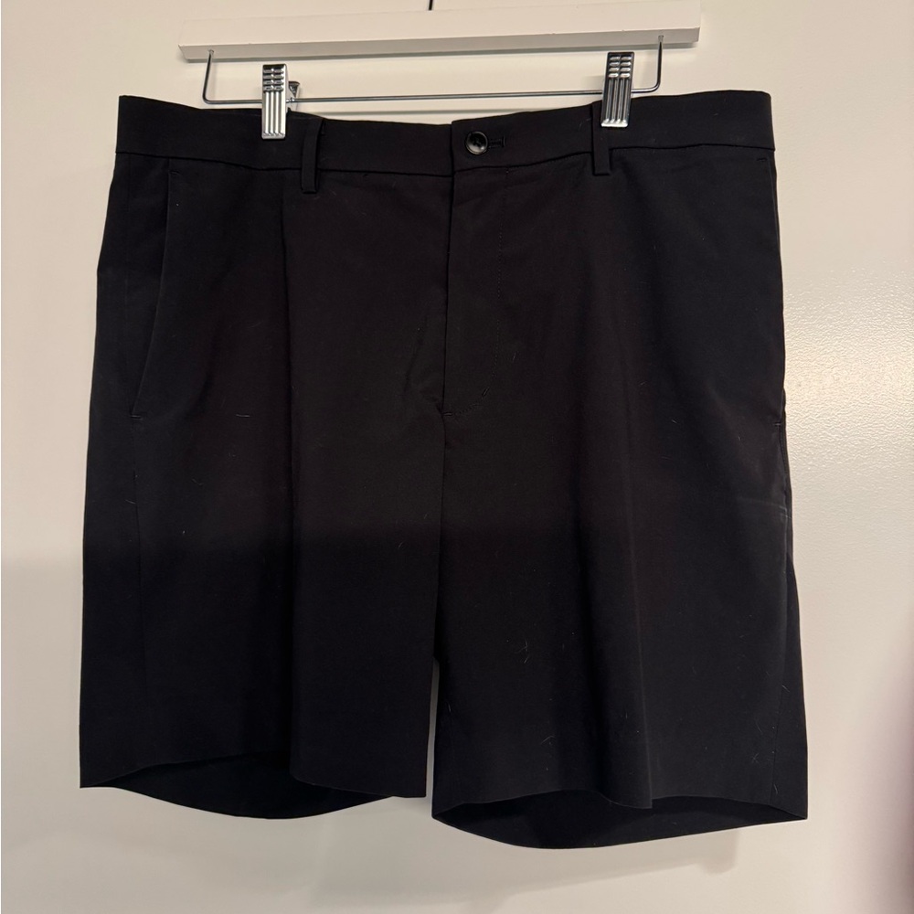 Uniqlo Men's Black Classic Shorts